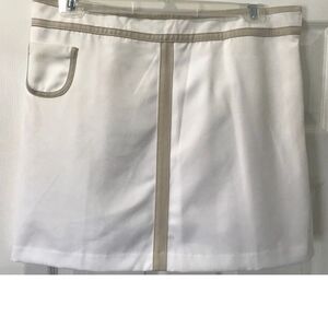IZOD Golf white & tan trim skort size 8.